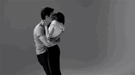 キスgif|Kiss Love Couple